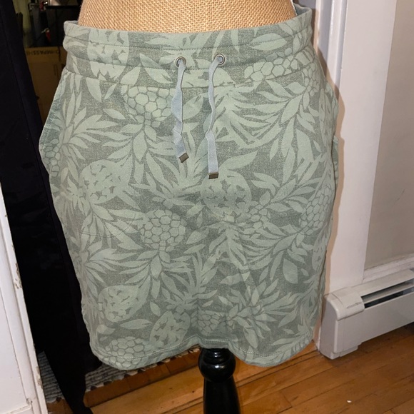 Croft & Barrow Women’s Pineapple Print Skort - Picture 1 of 5